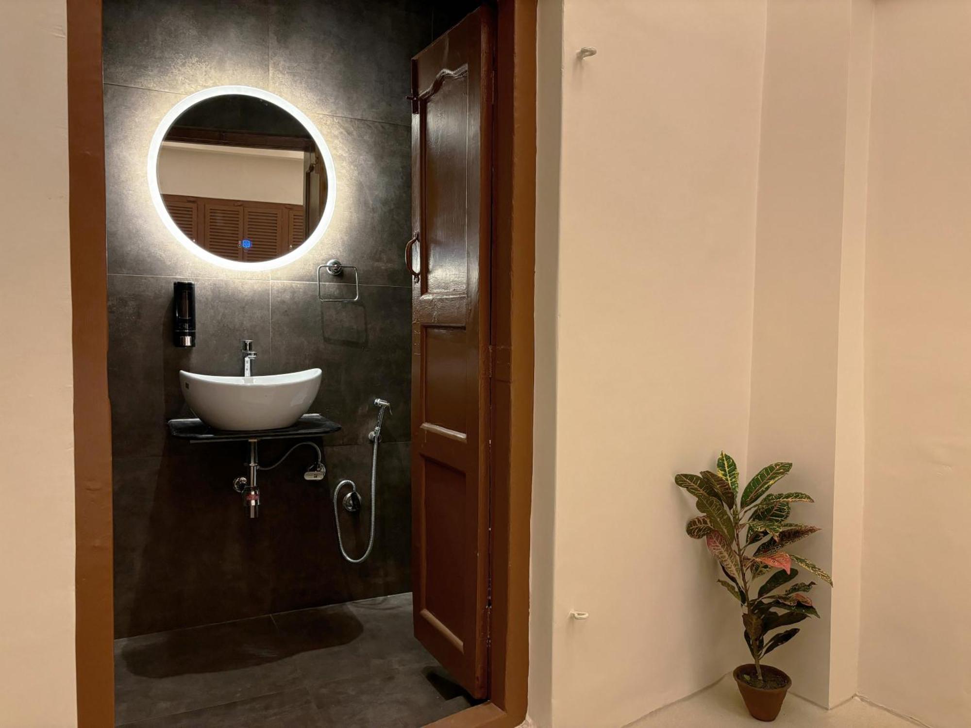 Vintage River Homestay Varanasi Exterior photo