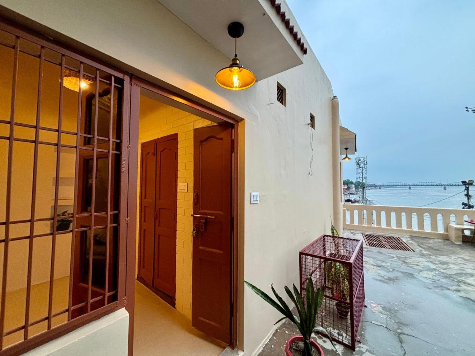 Vintage River Homestay Varanasi Exterior photo